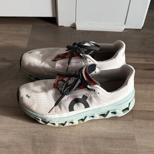 On Running Cloudrunner (Helion™ Foam) – Men’s 9.5